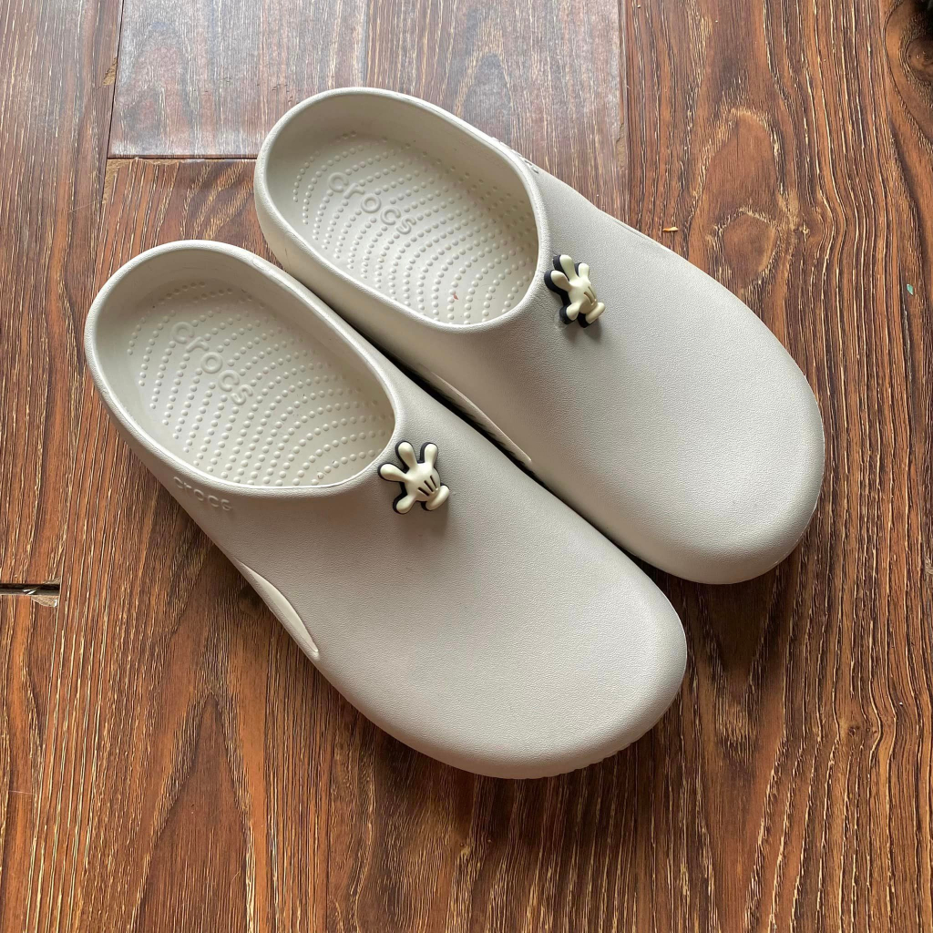 Giày Cros.s màu trơn đính sticker màu kem - đen - xám chính hãng, Dép cross lỗi cắt đã được xử lí