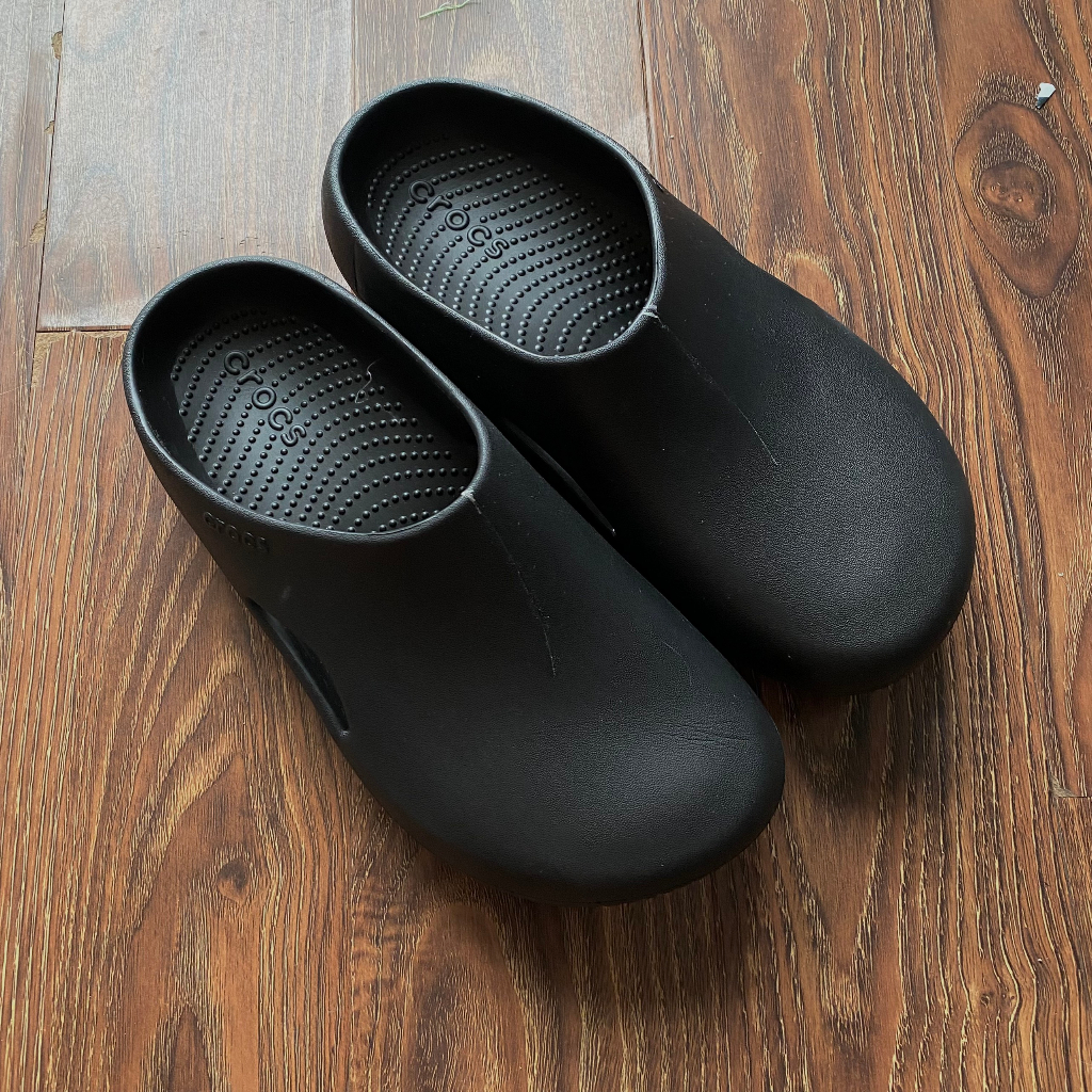 Giày Cros.s màu trơn đính sticker màu kem - đen - xám chính hãng, Dép cross lỗi cắt đã được xử lí