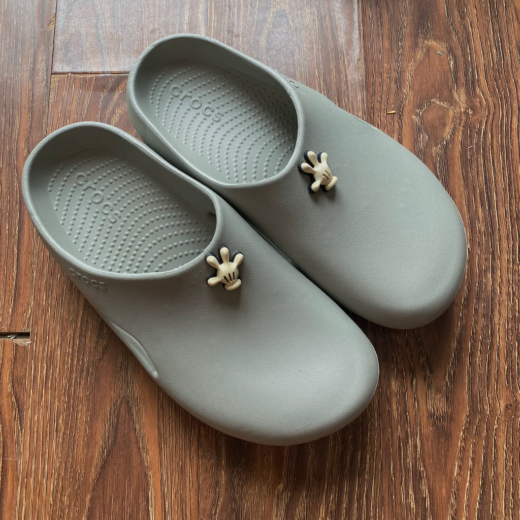 Giày Cros.s màu trơn đính sticker màu kem - đen - xám chính hãng, Dép cross lỗi cắt đã được xử lí