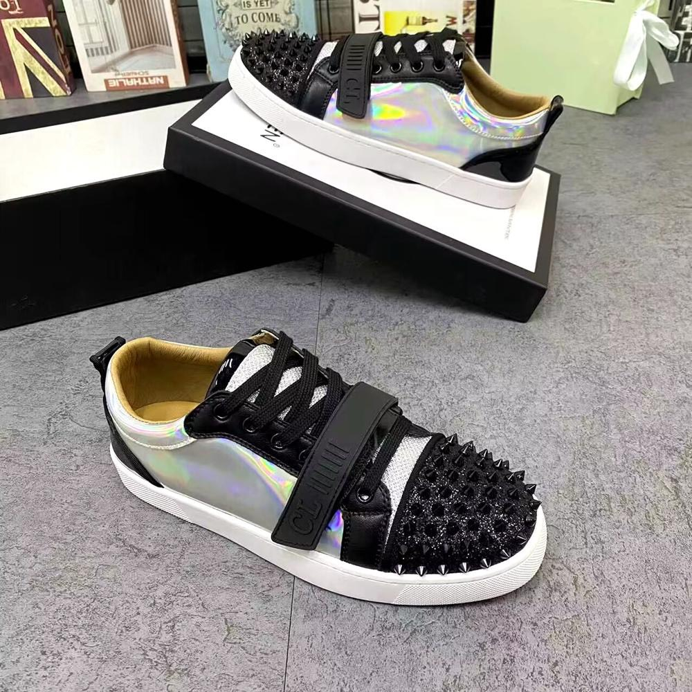 _ Giày Sneaker L,B,T Mũi Đen Đinh Đen Có Quai Cài.