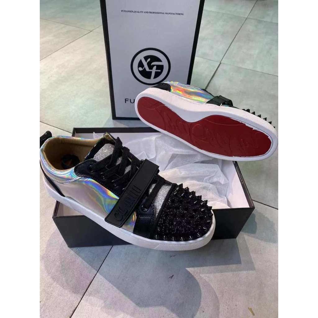 _ Giày Sneaker L,B,T Mũi Đen Đinh Đen Có Quai Cài.