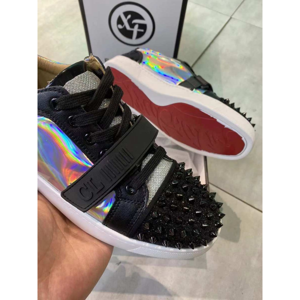 _ Giày Sneaker L,B,T Mũi Đen Đinh Đen Có Quai Cài.