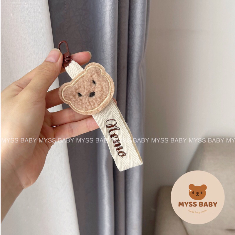 Thẻ tên gấu treo ba lô cho bé thêu tên theo yêu cầu MYSS BABY