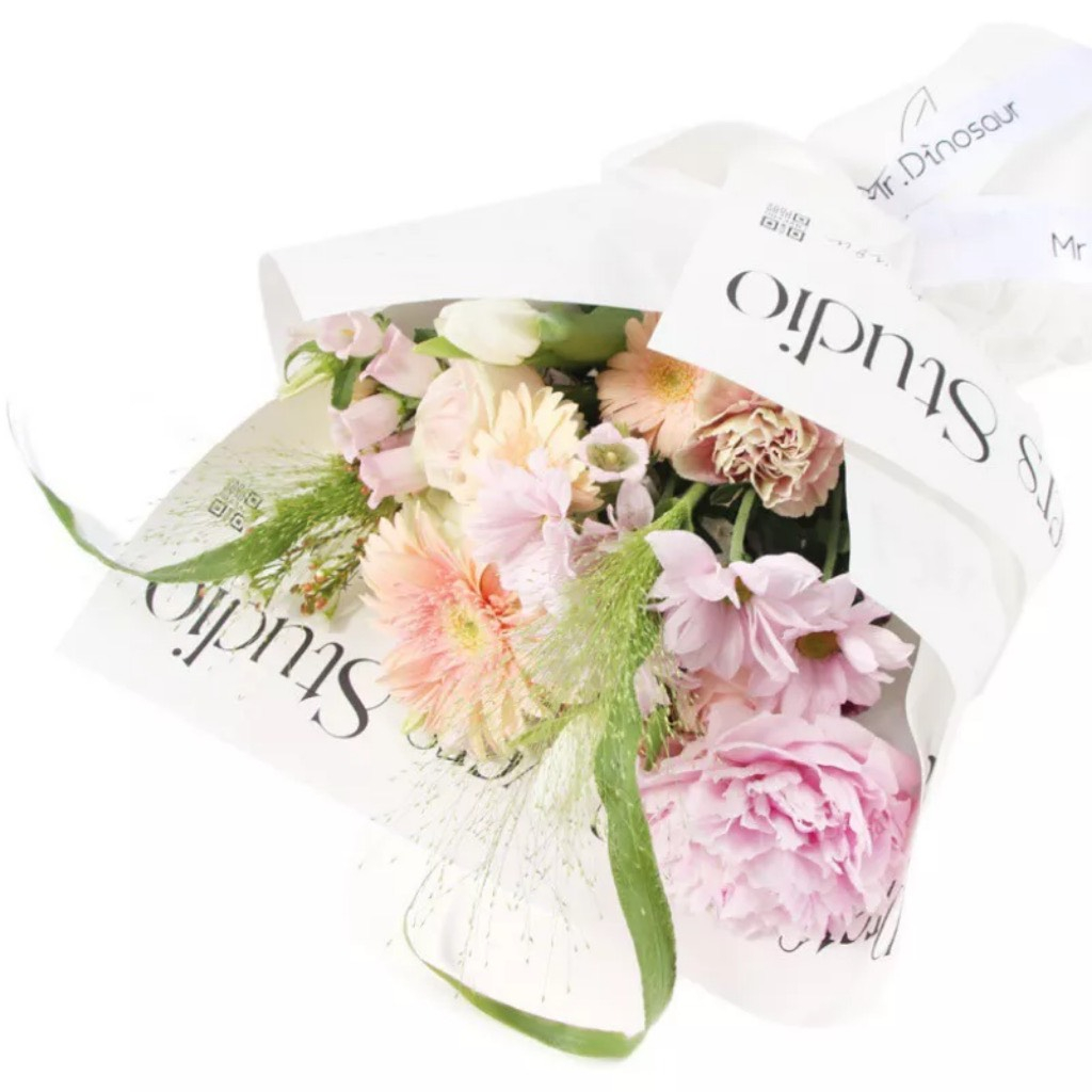 Tập 20 giấy gói hoa chữ LOVE studio khổ 30*40cm