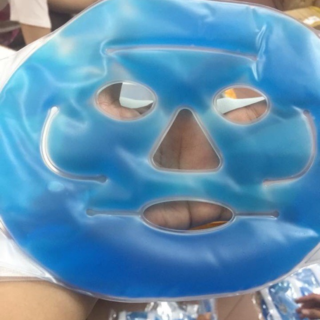 Mặt nạ đá lạnh - Giúp giảm sưng tấy sau nặn mụn