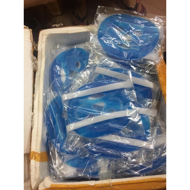 Mặt nạ đá lạnh - Giúp giảm sưng tấy sau nặn mụn