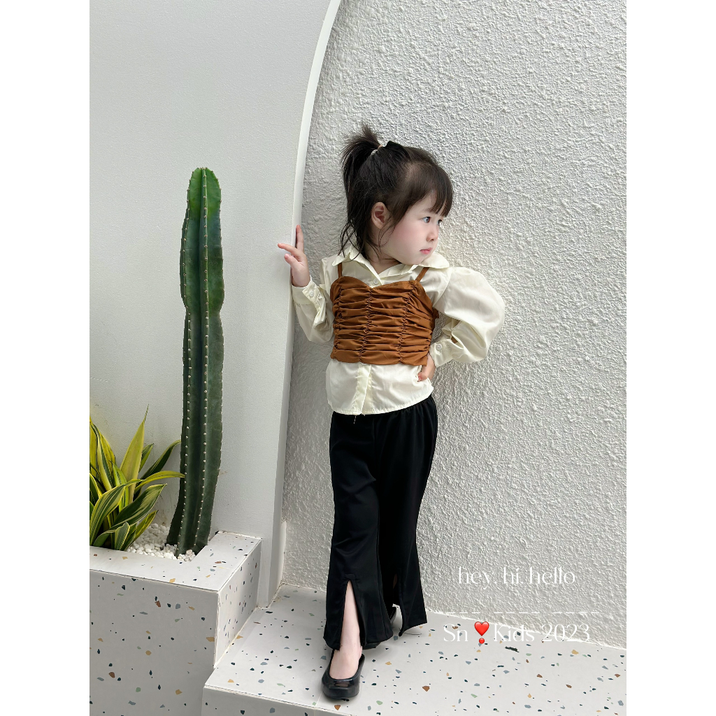 Bộ bé gái thu đông, set 3ct: áo sơ mi thô kem+ áo 2 dây chun , quần umi xẻ tà sành điệu cho bé 12-32kg