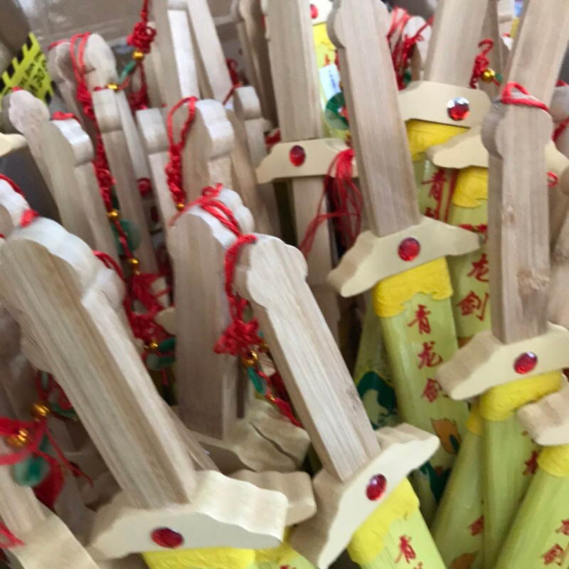 Kiếm gỗ tre đồ chơi trẻ em trung thu hàng đẹp dài 65cm