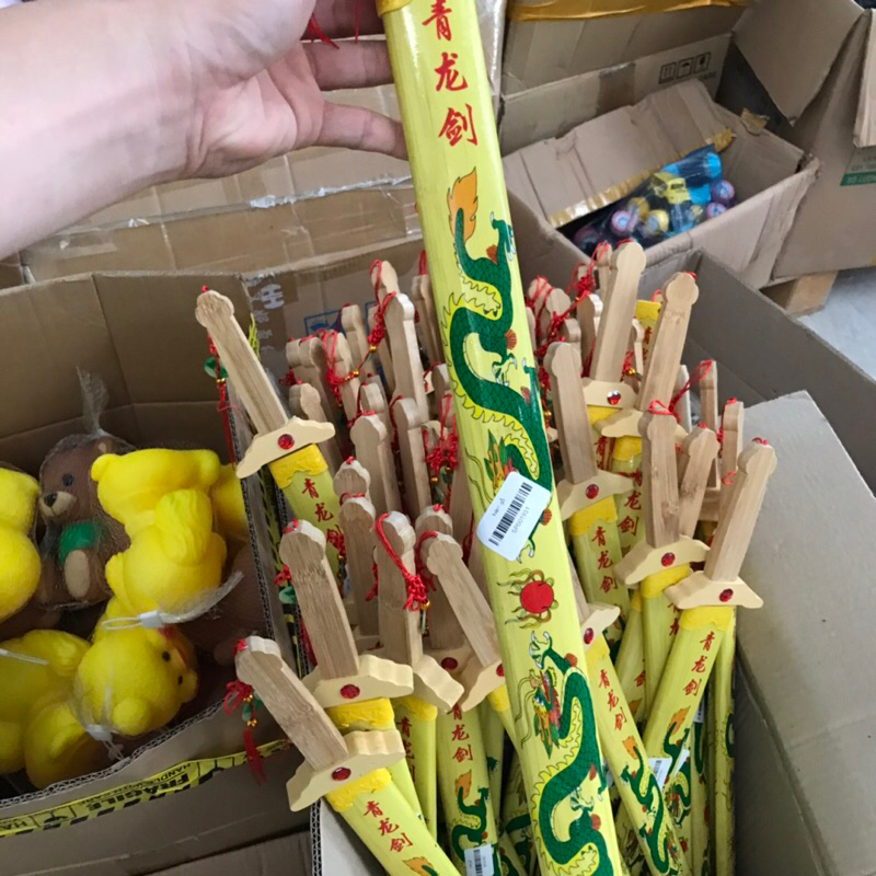 Kiếm gỗ tre đồ chơi trẻ em trung thu hàng đẹp dài 65cm