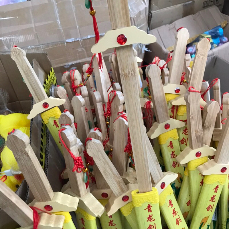 Kiếm gỗ tre đồ chơi trẻ em trung thu hàng đẹp dài 65cm