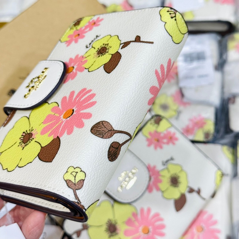 Ví coach nắp cài mẫu mới