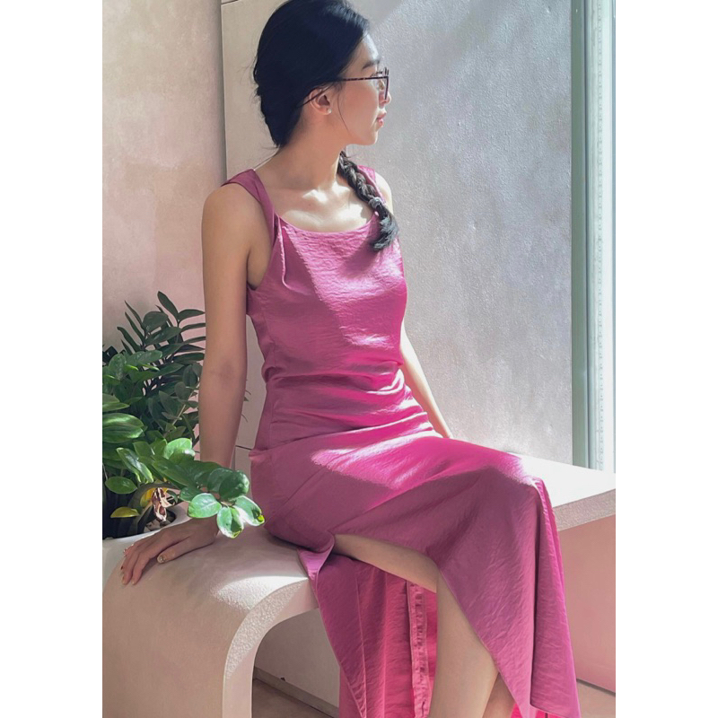 Đầm lụa xoắn vai phiên bản ôm có chiết eo Ore. Dress - Ore.wardrobe