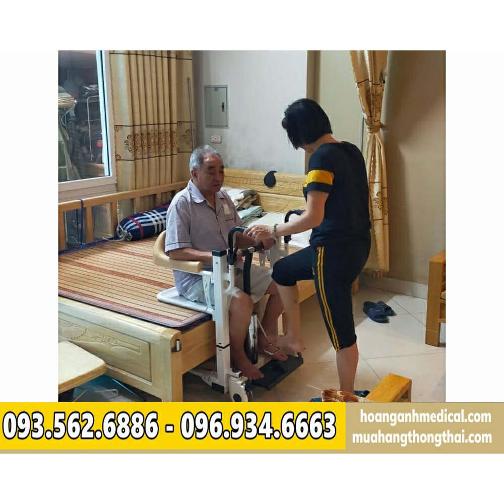 Xe lăn nâng hạ thủy lực cho người già