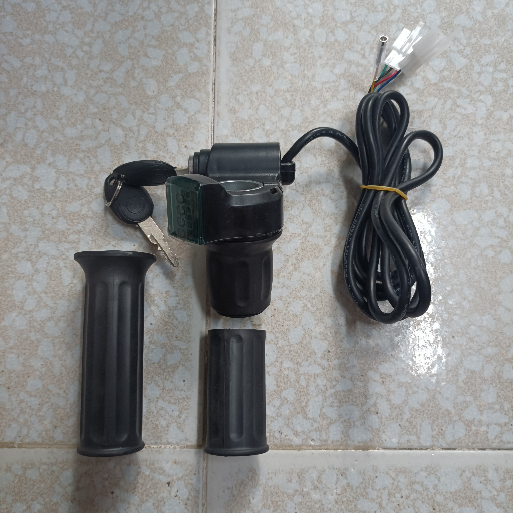 Tay ga xe điện có đồng hồ hiển thị điện áp 12v-84v