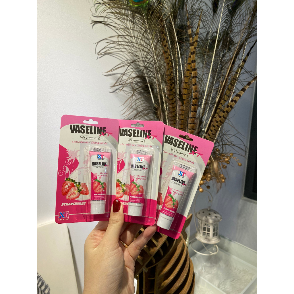 Dưỡng môi Vaseline XT hương dâu