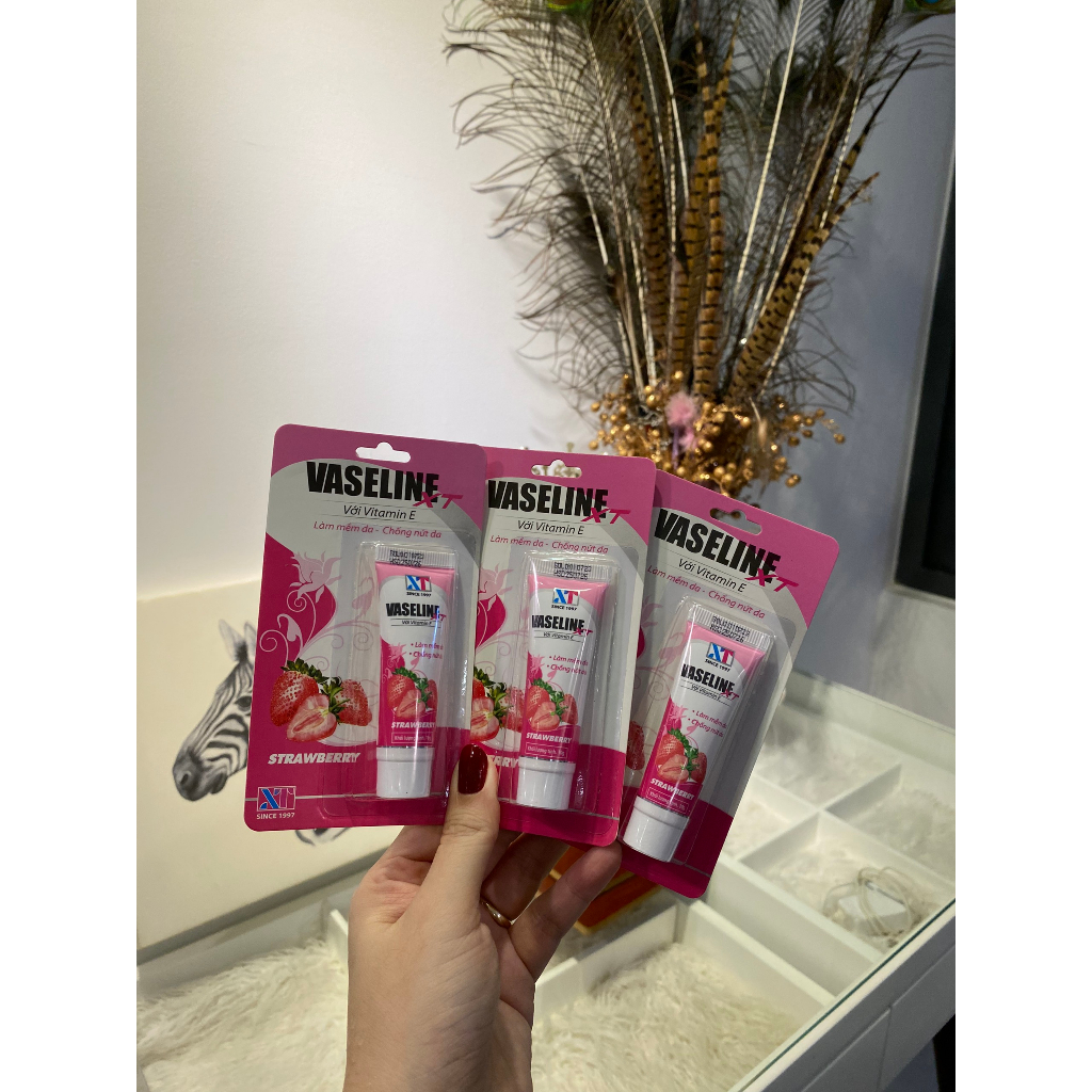 Dưỡng môi Vaseline XT hương dâu