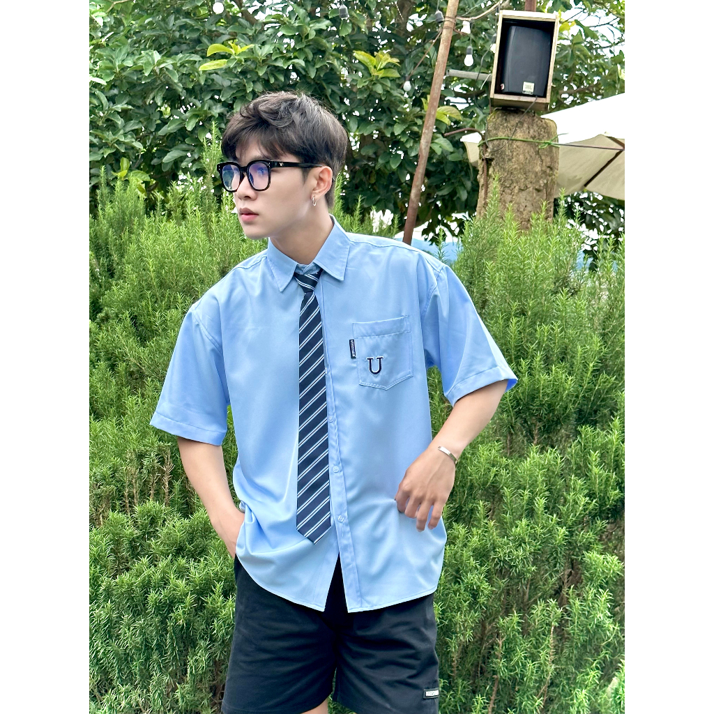 Áo Sơ Mi Tay Ngắn U Logo Thêu Unisex Form Rộng Hàn Quốc Chất Liệu Cotton Silk