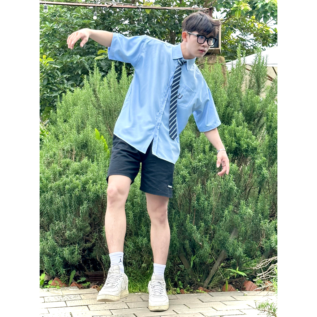 Áo Sơ Mi Tay Ngắn U Logo Thêu Unisex Form Rộng Hàn Quốc Chất Liệu Cotton Silk