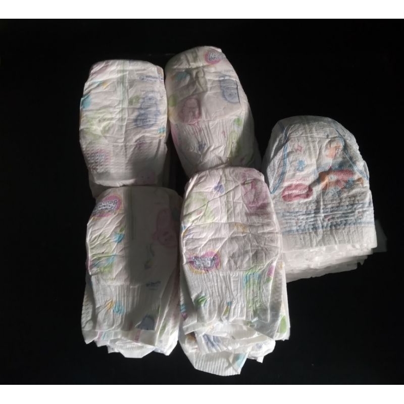 《HCM》Tã / bỉm dán Huggies+bobby NB74 miếng đã hết hạn sử dụng có thể dùng cho thú cưng nhỏ như chó , mèo dưới 7 kg