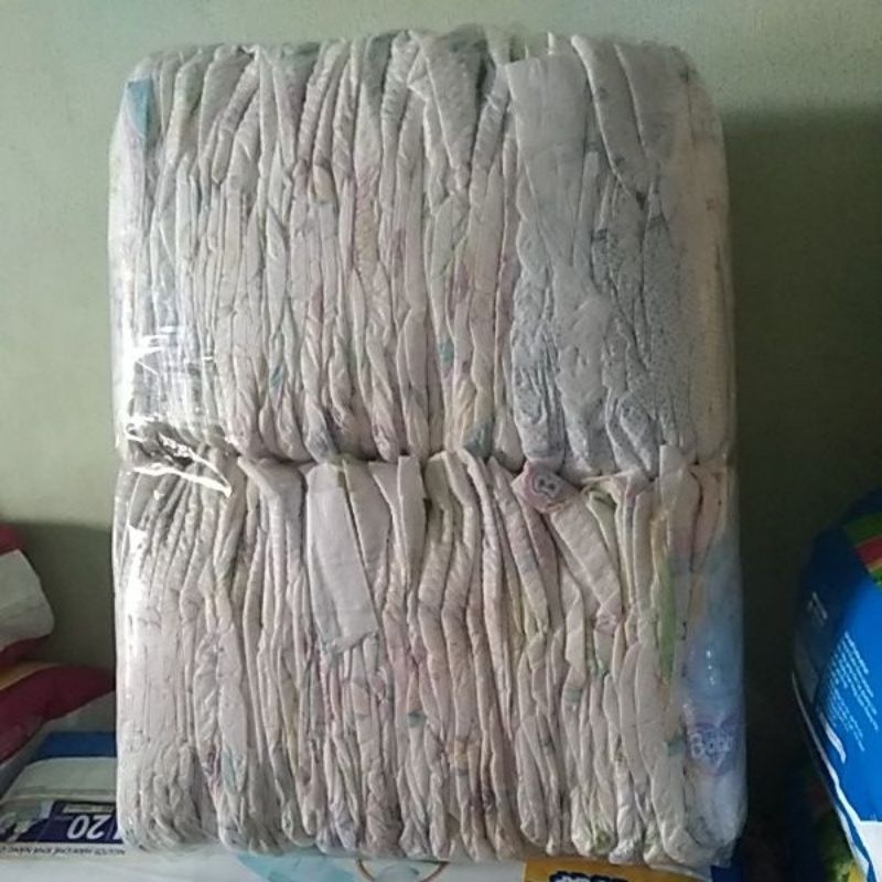 《HCM》Tã / bỉm dán Huggies+bobby NB74 miếng đã hết hạn sử dụng có thể dùng cho thú cưng nhỏ như chó , mèo dưới 7 kg