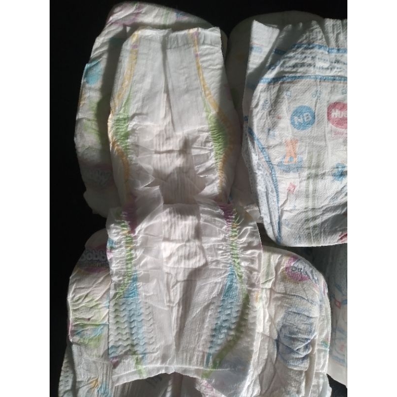 《HCM》Tã / bỉm dán Huggies+bobby NB74 miếng đã hết hạn sử dụng có thể dùng cho thú cưng nhỏ như chó , mèo dưới 7 kg