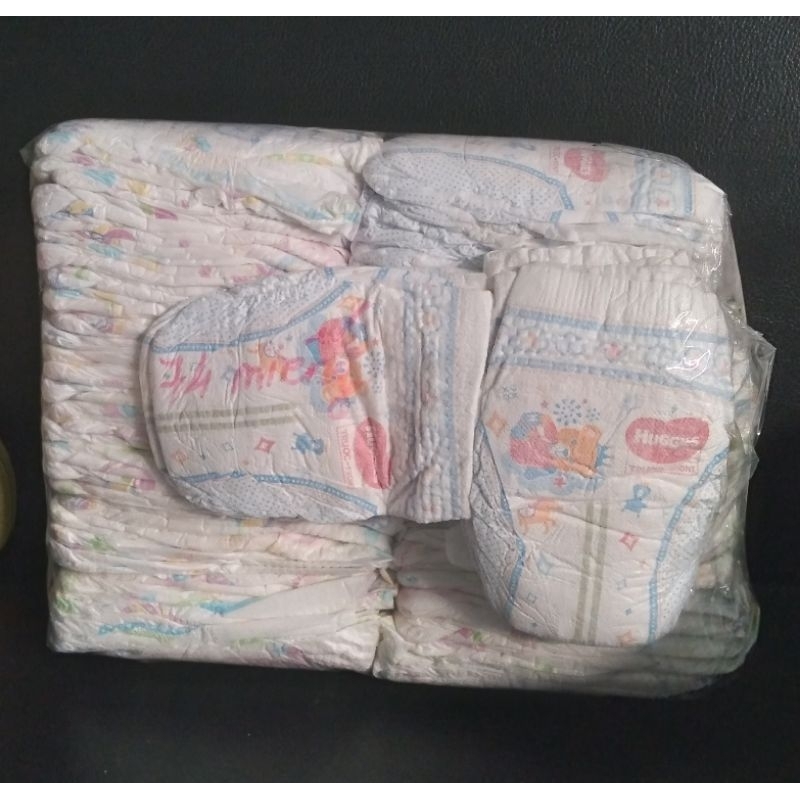 《HCM》Tã / bỉm dán Huggies+bobby NB74 miếng đã hết hạn sử dụng có thể dùng cho thú cưng nhỏ như chó , mèo dưới 7 kg