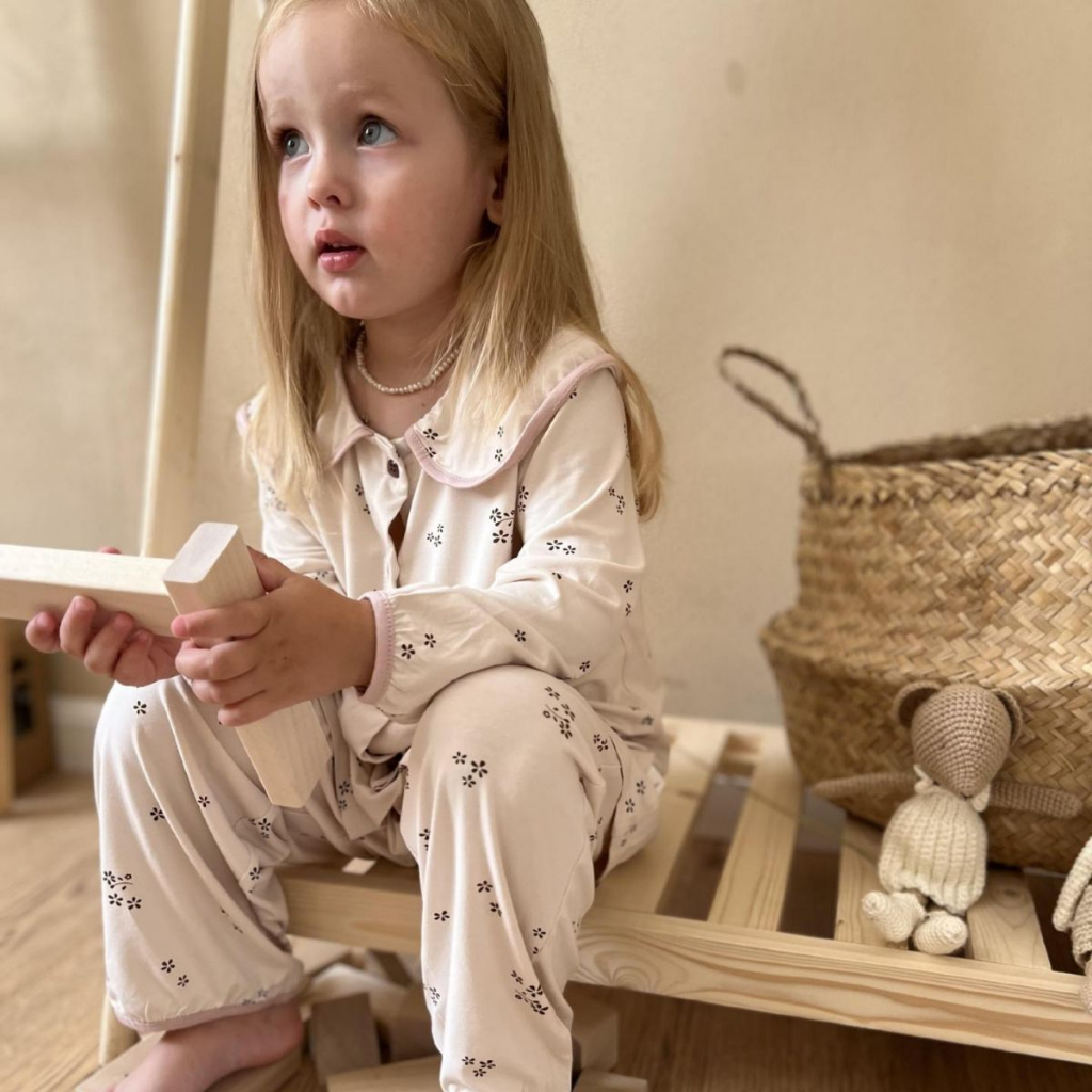 PEEKABOO Bộ dài tay thu đông bé gái mẫu mới 2023 chất cotton kháng khuẩn mềm mịn Quảng Châu