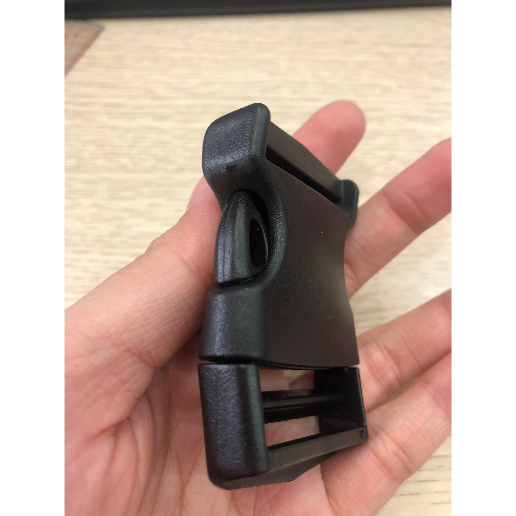 Khóa nhựa để gắn  dây đai dùng cho  hành lý, balo loại 4.3cm