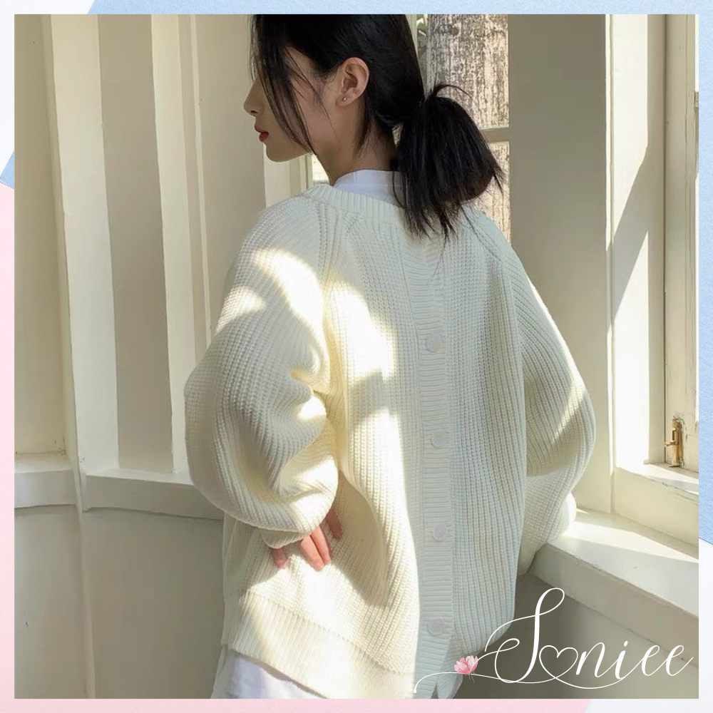 Áo khoác cardigan len dệt kim nữ trắng SanieeClothes cổ v cài cúc tiểu thư tay bồng mặc 2 kiểu Quảng Châu loại 1