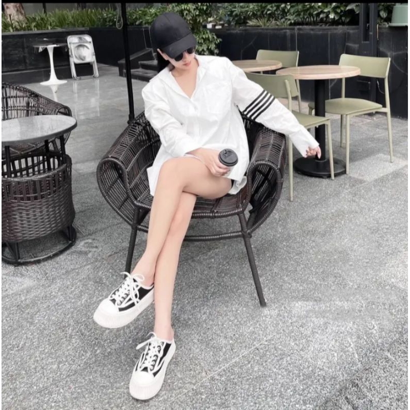 Áo sơ mi trắng dài tay Thom viền kẻ tay đen