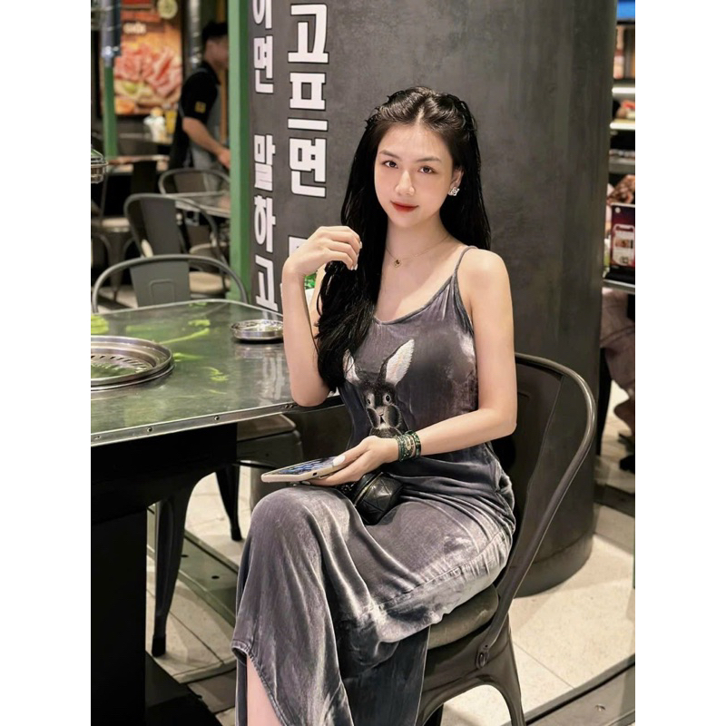 Váy Nhung Hai Dây Thêu Hình Thỏ Xinh