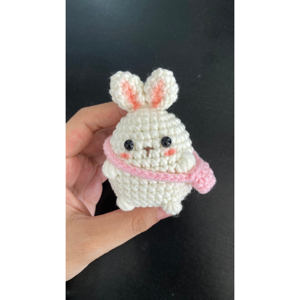 Móc khoá thỏ đeo túi