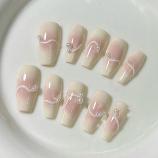 Móng giả thiết kế trắng sữa ombre hồng trang trí ngọc cici.nails