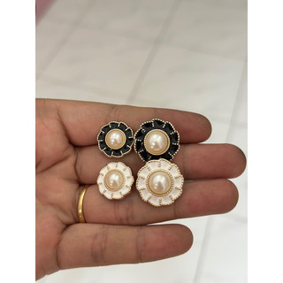 Sét 5 - 10 nút ngọc nhựa xi viền hoa trắng & đen