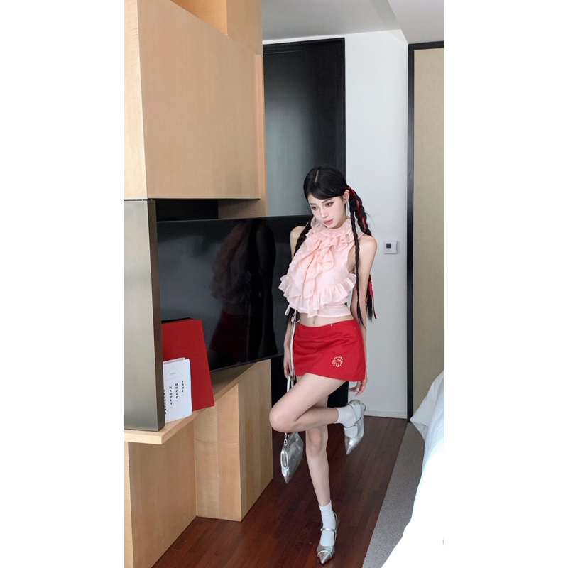 ROSALEE Set áo voan hồng bèo nhún và váy cạp trễ lạ mắt cá tính cho nữ Lenisa Skirt