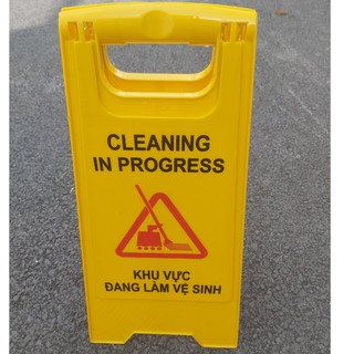 Bảng biển cảnh báo chữ A khu vực đang vệ sinh, công trình