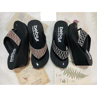 dép kẹp nữ đế xuồng với chất liệu đế xốp với phần quai vải đính cườm nhỏ quai bản to BEBE siêu hot