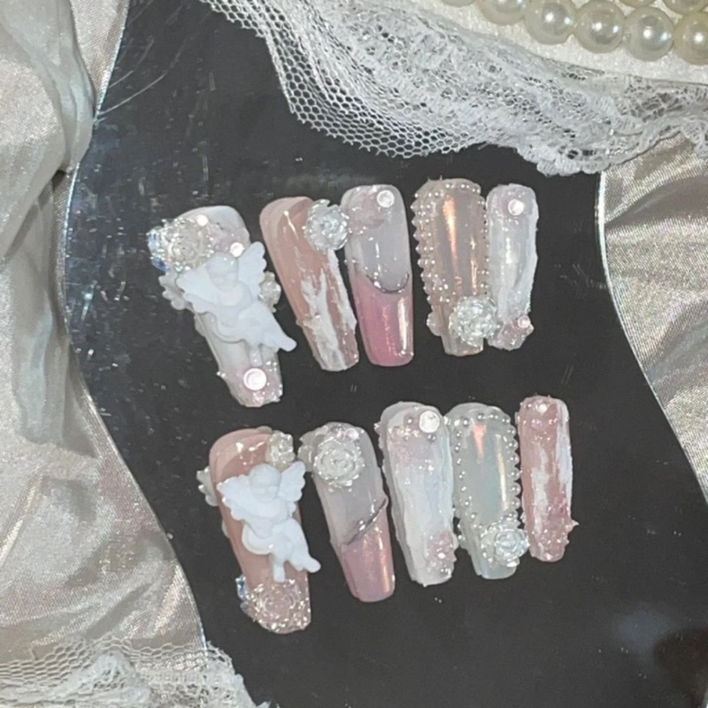 Các mẫu móng tay giả nail box tiểu thư, dễ thương, nữ tính