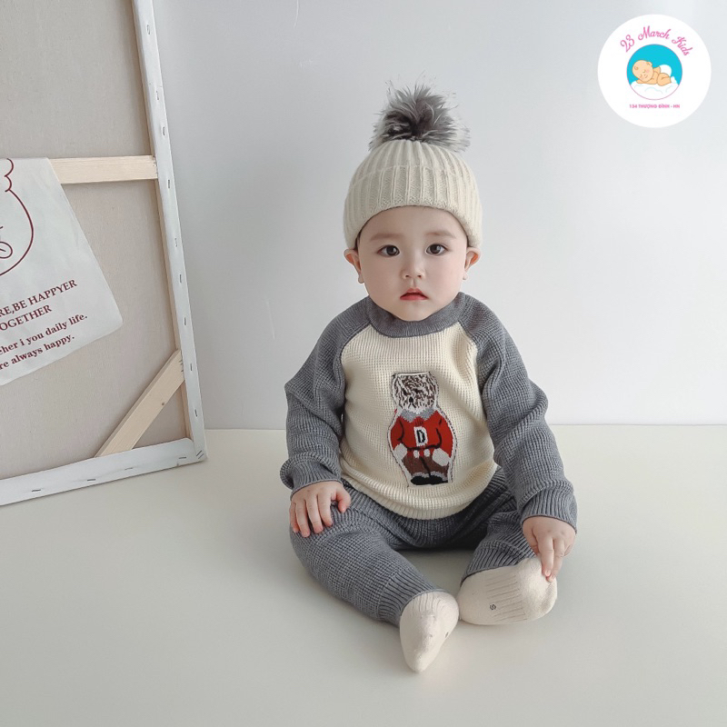 Bộ đồ len thêu hình gấu đỏ hàng QC cho bé