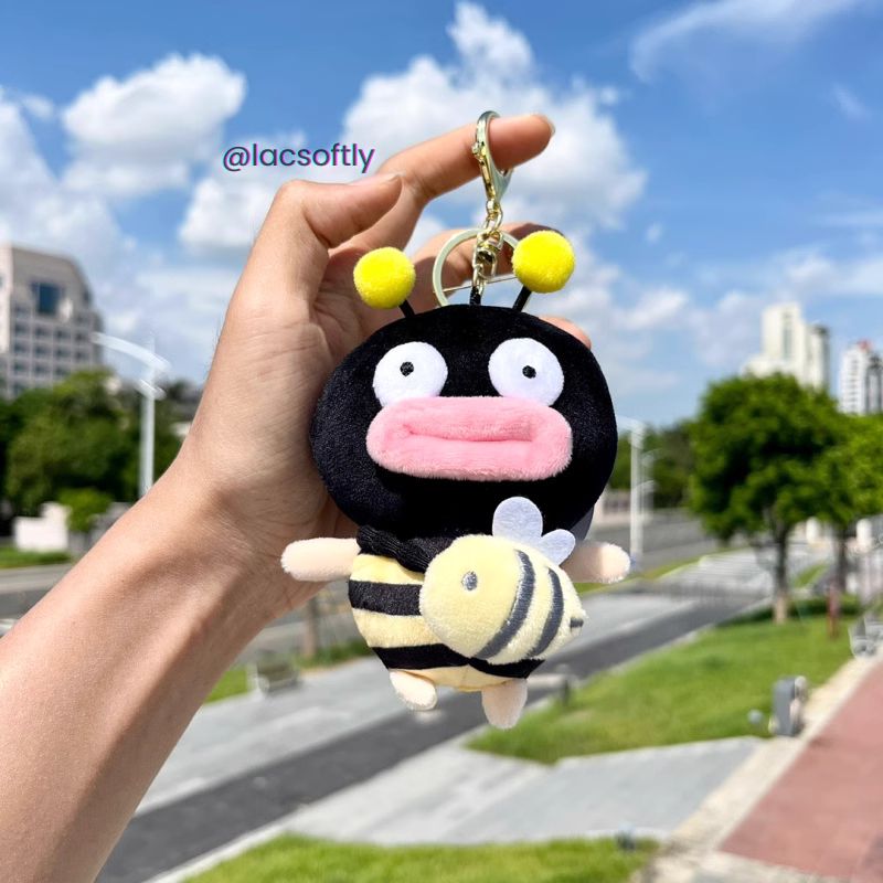 Móc chìa khoá Ong Môi Trề cháy nắng ngộ nghĩnh độc lạ