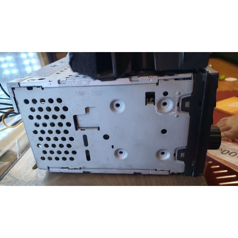 Máy phát nhạc liền Amply xe Santafe 2004 05 2006 07. Tính năng Cd.mp3/ Tape/Aux 3.5 / Radio Fm Am.