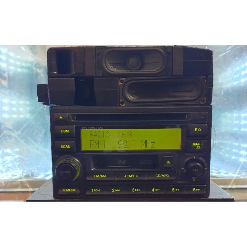 Máy phát nhạc liền Amply xe Santafe 2004 05 2006 07. Tính năng Cd.mp3/ Tape/Aux 3.5 / Radio Fm Am.