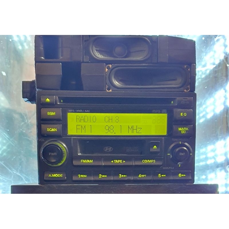 Máy phát nhạc liền Amply xe Santafe 2004 05 2006 07. Tính năng Cd.mp3/ Tape/Aux 3.5 / Radio Fm Am.