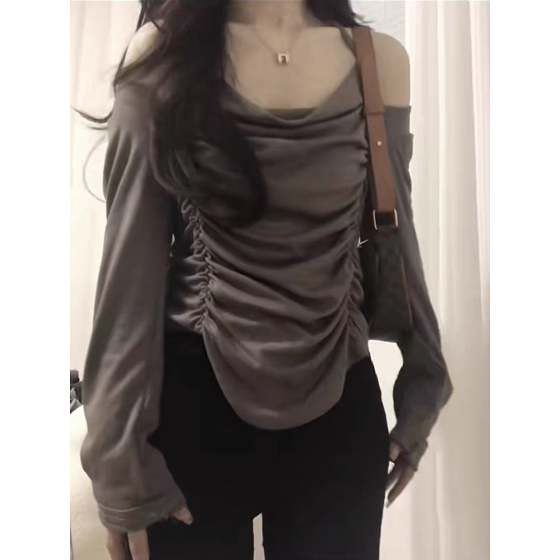 Áo trễ vai xếp ly thiết kế