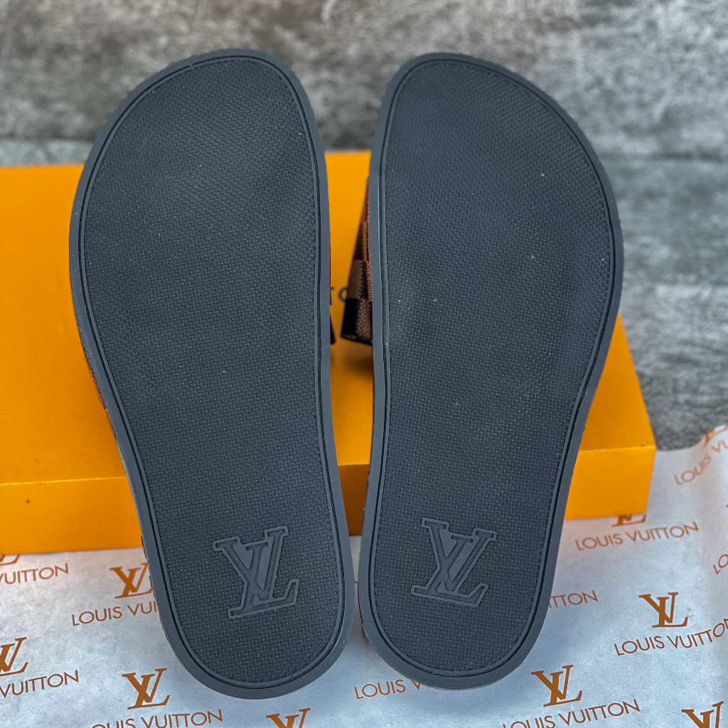 Dép nam Lv , Dép quai ngang nam mẫu mới hót 2023, Đế cao su quai da chống trơn trượt