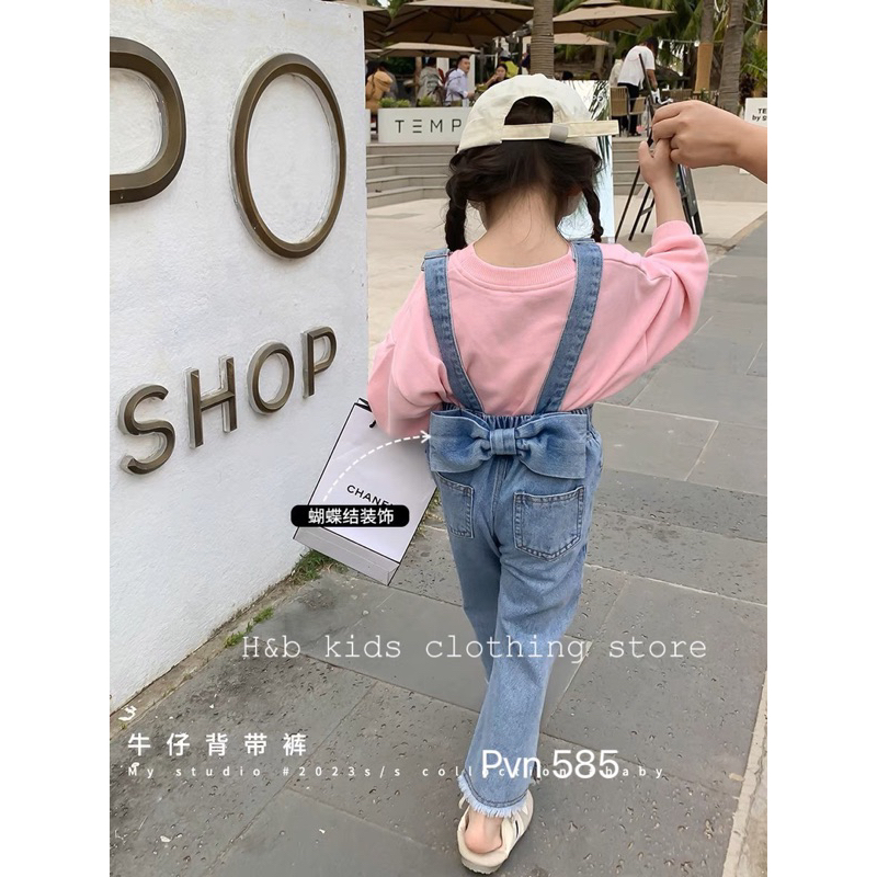 Yếm bò ống loe nơ lưng bé gái