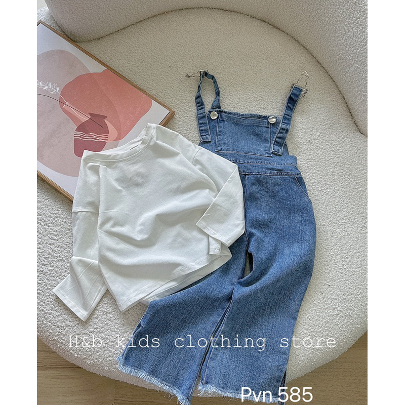 Yếm bò ống loe nơ lưng bé gái