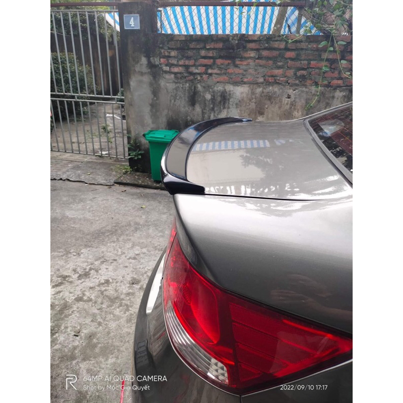 Đuôi gió liền cốp Kia Forte, Cerato 2009-2013 hàng mộc chưa sơn