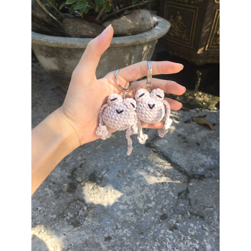 Móc khoá ếch cảm xúc bằng len handmade