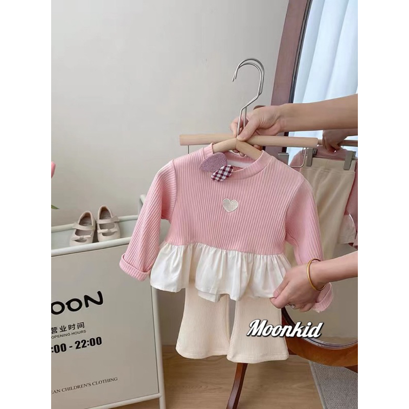 Set áo tăm bèo thêu tim quần loe cho bé gái